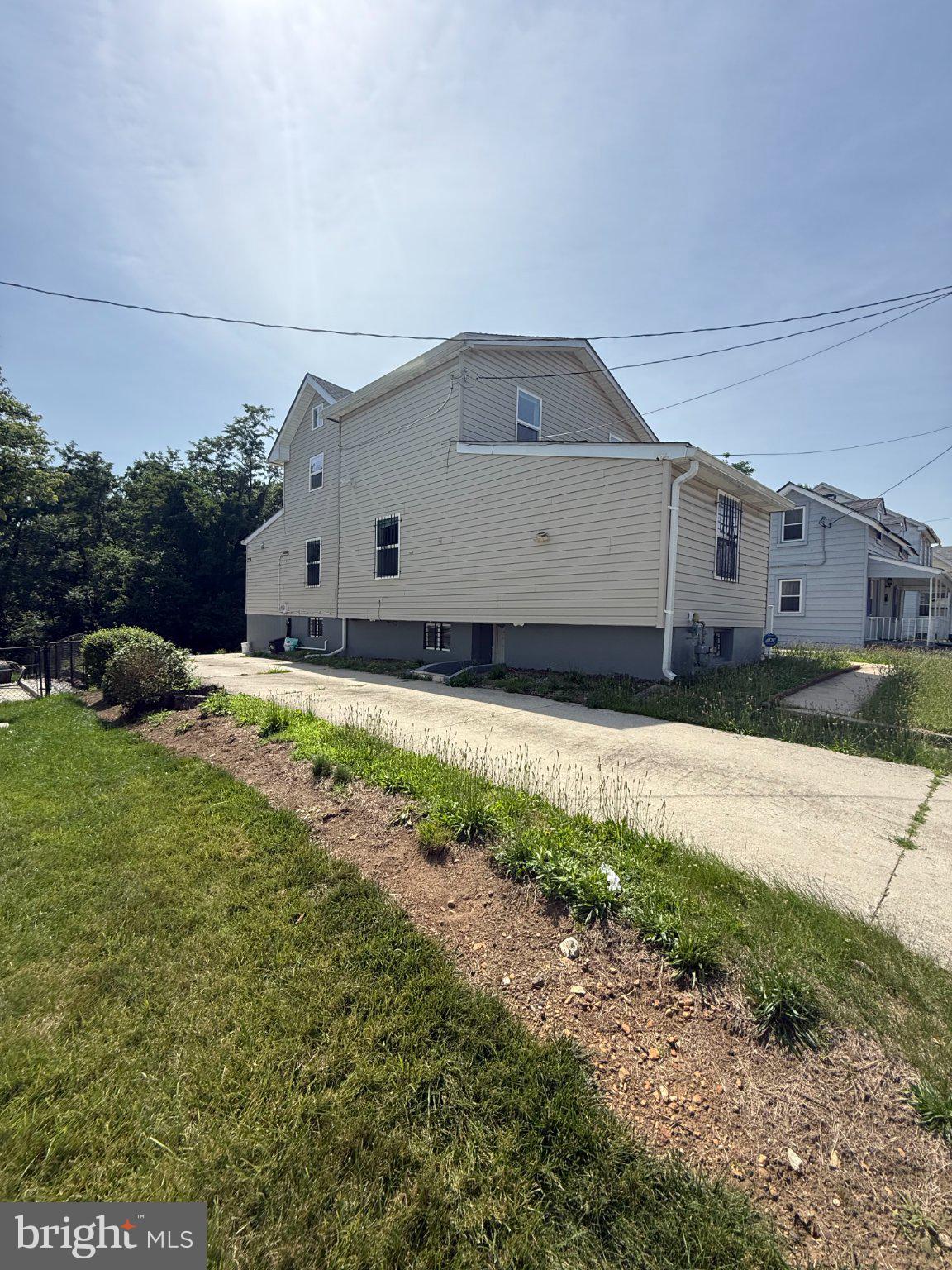 123 Winters Lane Baltimore, MD 21228 - Photo 24 of 28 Charming side view of a spacious home.