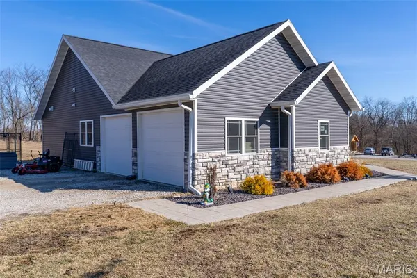 $410,000 | 56900 Patriot Lane, New London, MO 63459