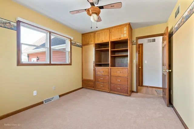 a view of an entryway with a livingroom