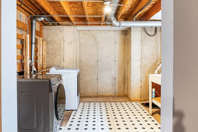 $445,000 | 2420 Barnhart Street, West Chicago, IL 60185