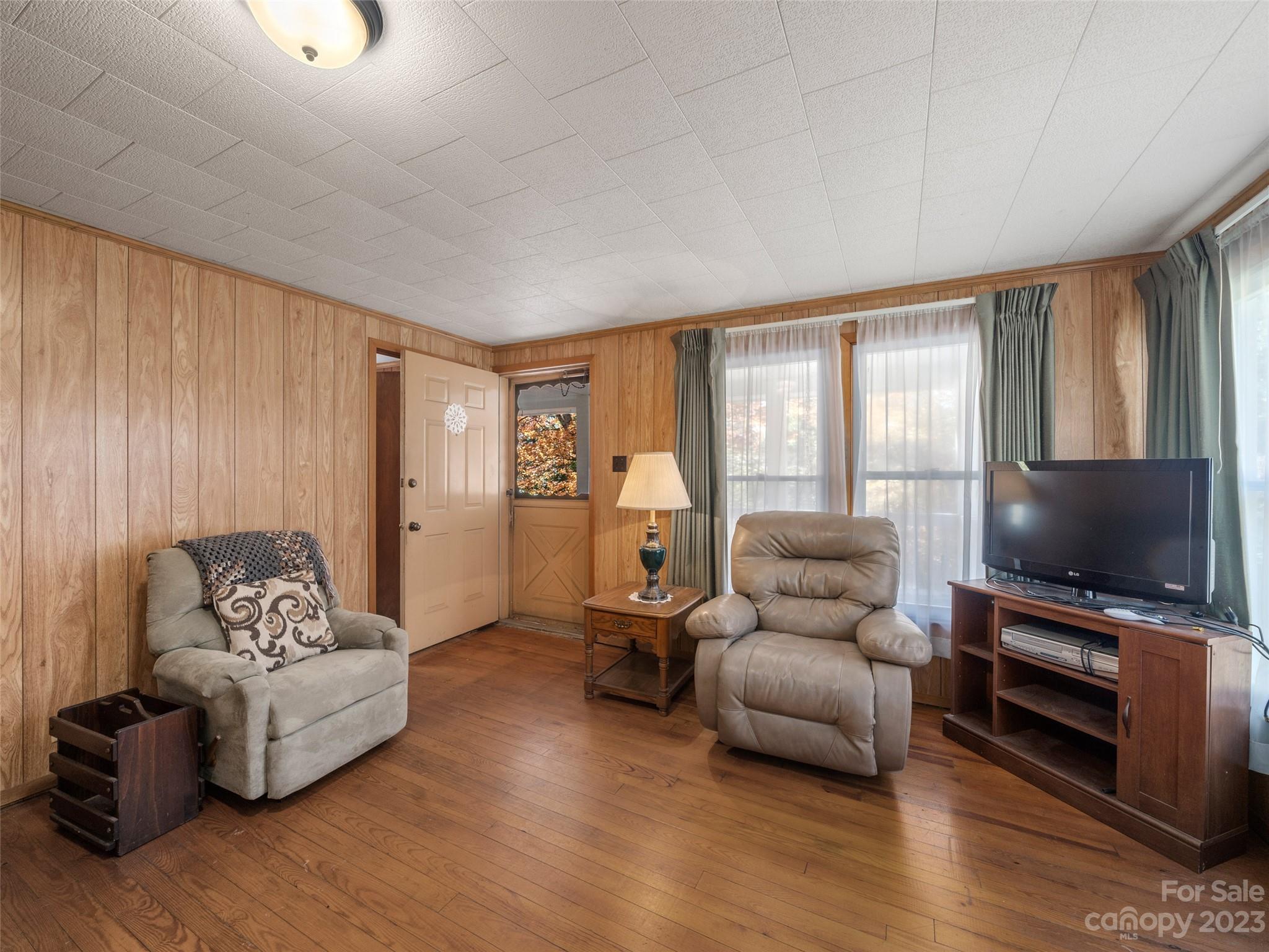 34 Harrison Hill Road Swannanoa, NC 28778 - Photo 11 of 32 Gallery Image 11