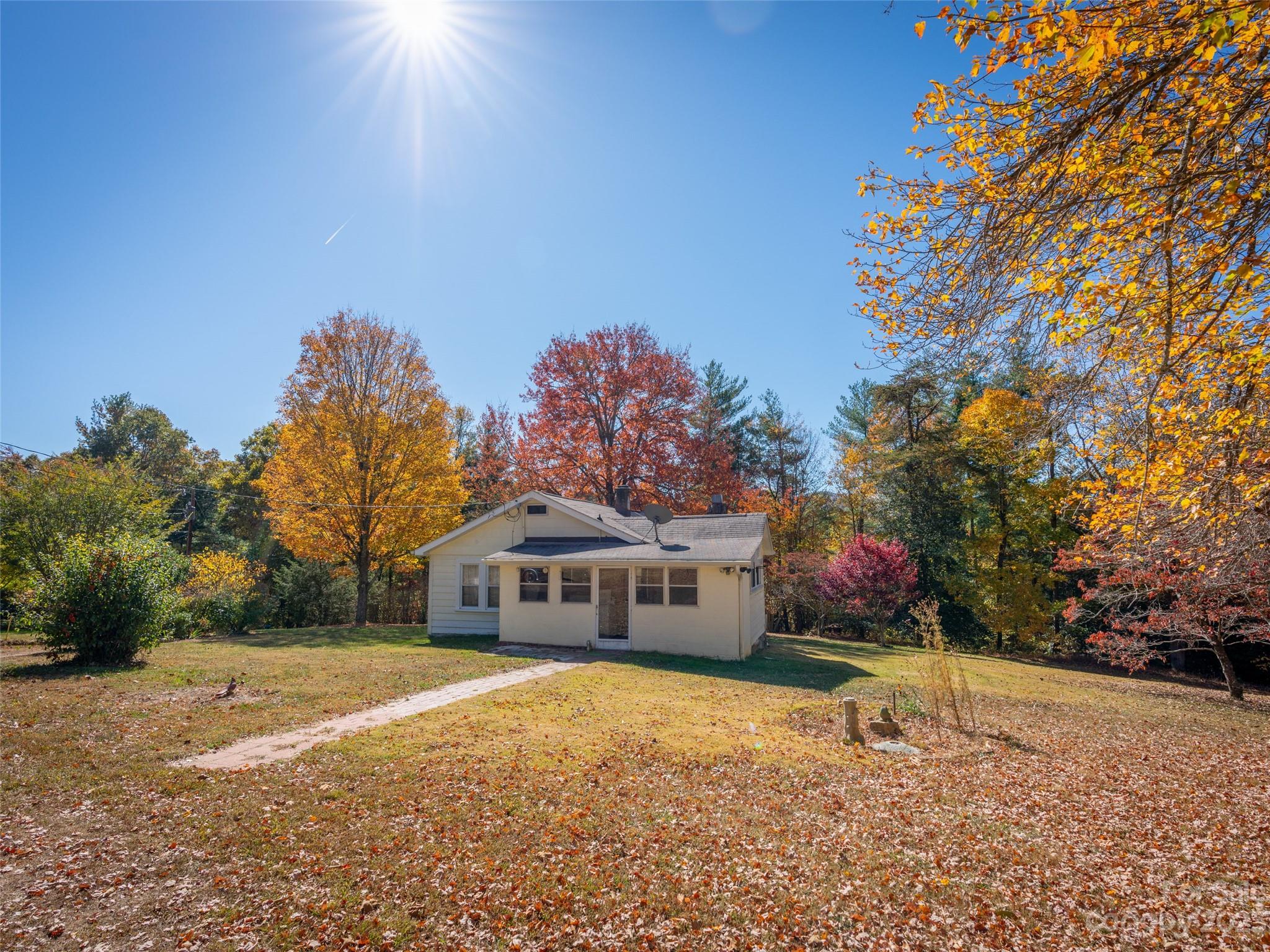 34 Harrison Hill Road Swannanoa, NC 28778 - Photo 9 of 32 Gallery Image 9