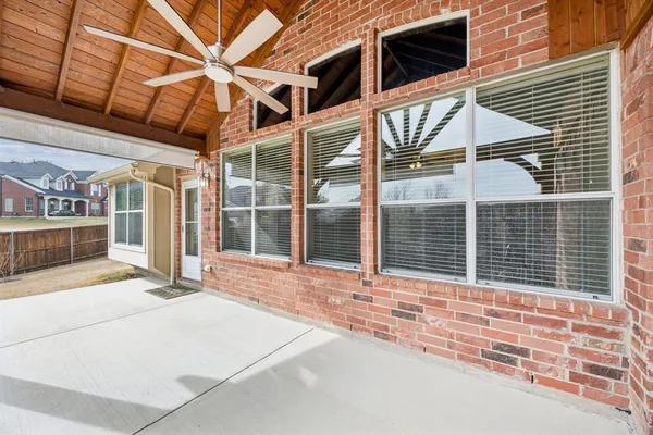 a view of entrance front of the house