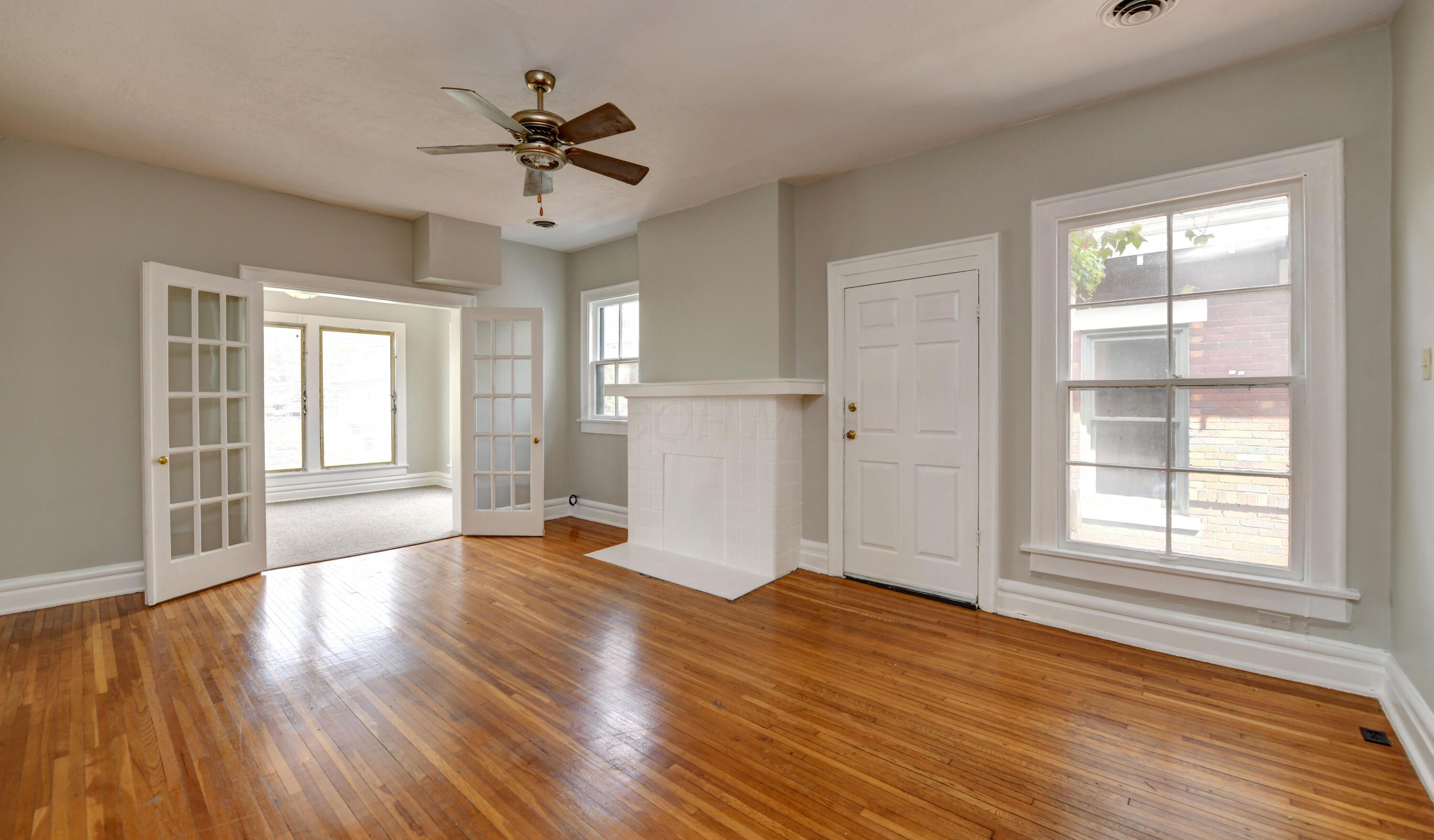 1427 1/2 Bryden Road Columbus, OH 43205 - Photo 6 of 24 Living Room (2)