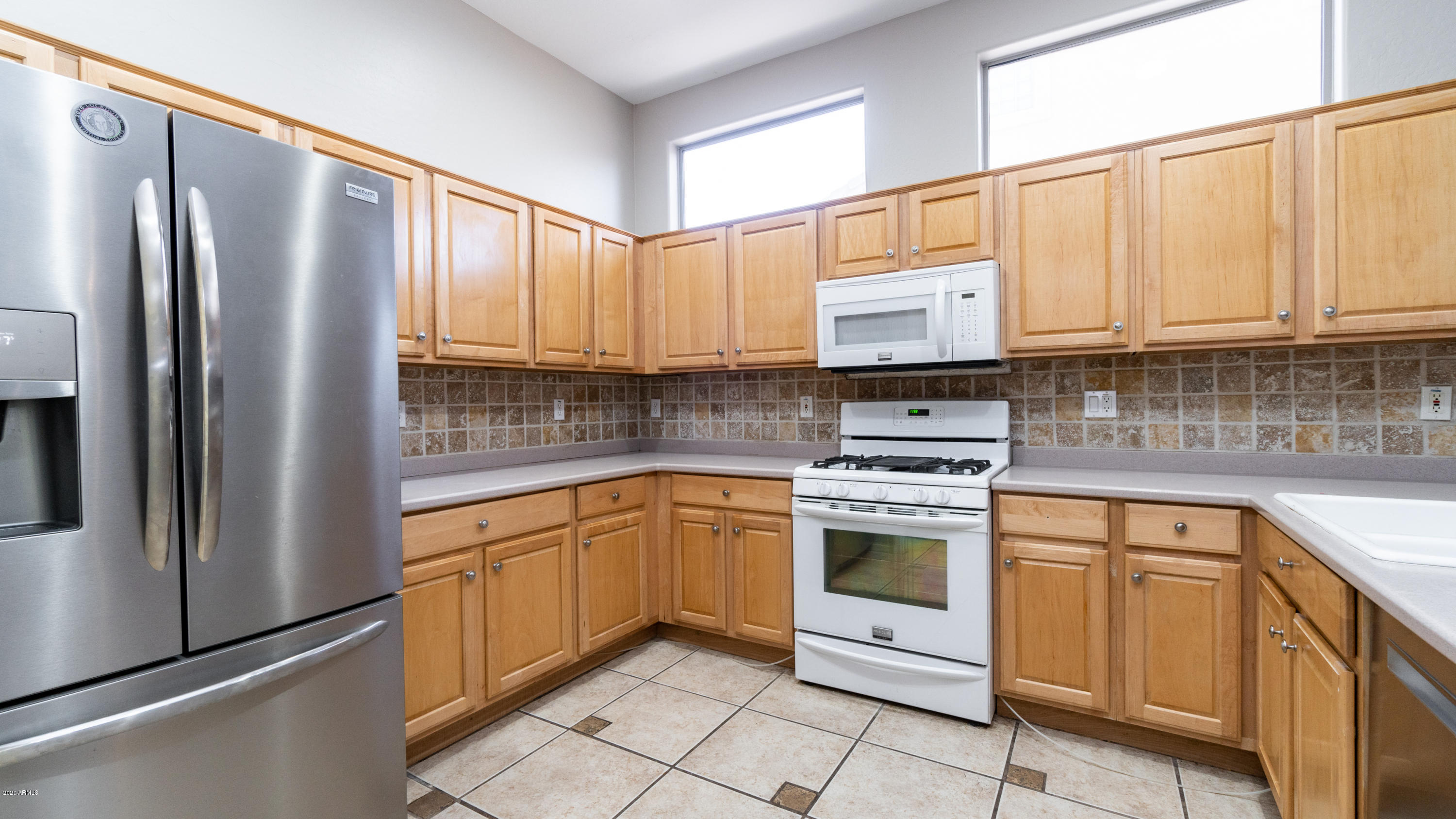 17467 West Rock Ledge Road Goodyear, AZ 85338 - Photo 11 of 32 17467 W ROCK LEDGE RD-11
