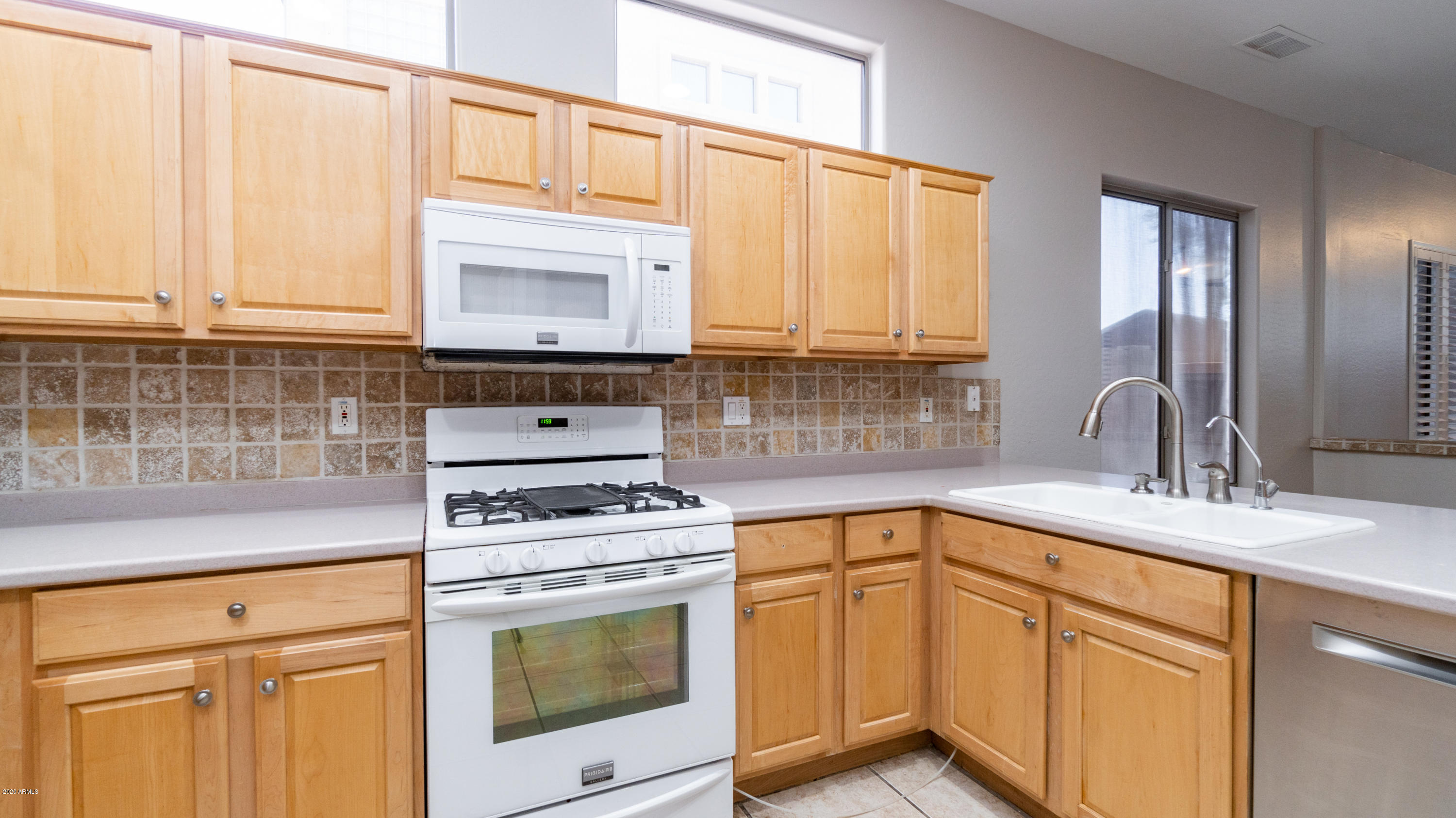 17467 West Rock Ledge Road Goodyear, AZ 85338 - Photo 12 of 32 17467 W ROCK LEDGE RD-12