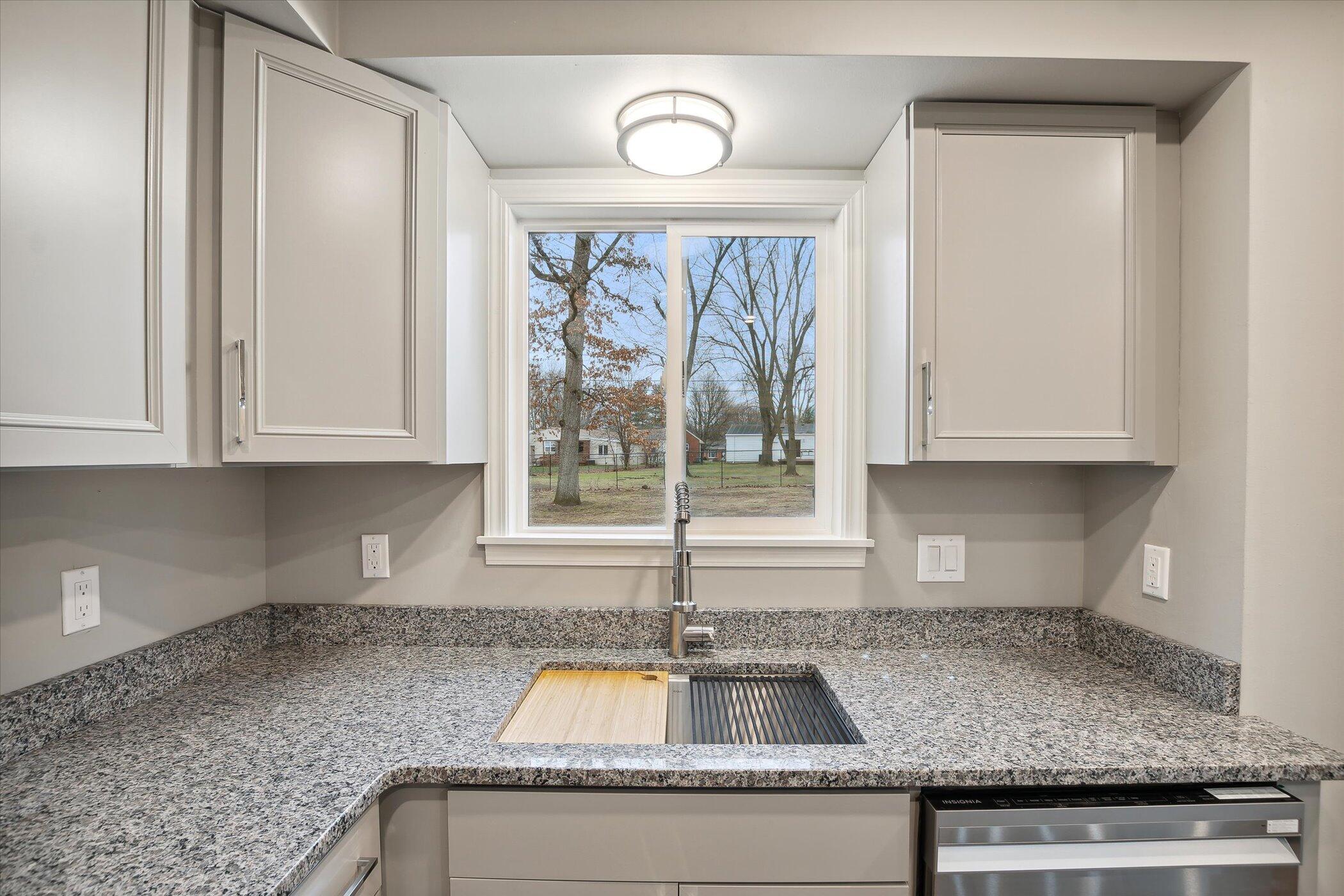 571 Christopher Road Jackson, MI 49203 - Photo 15 of 35 15-571-Christopher-Rd-Jackson-MI-49203-W