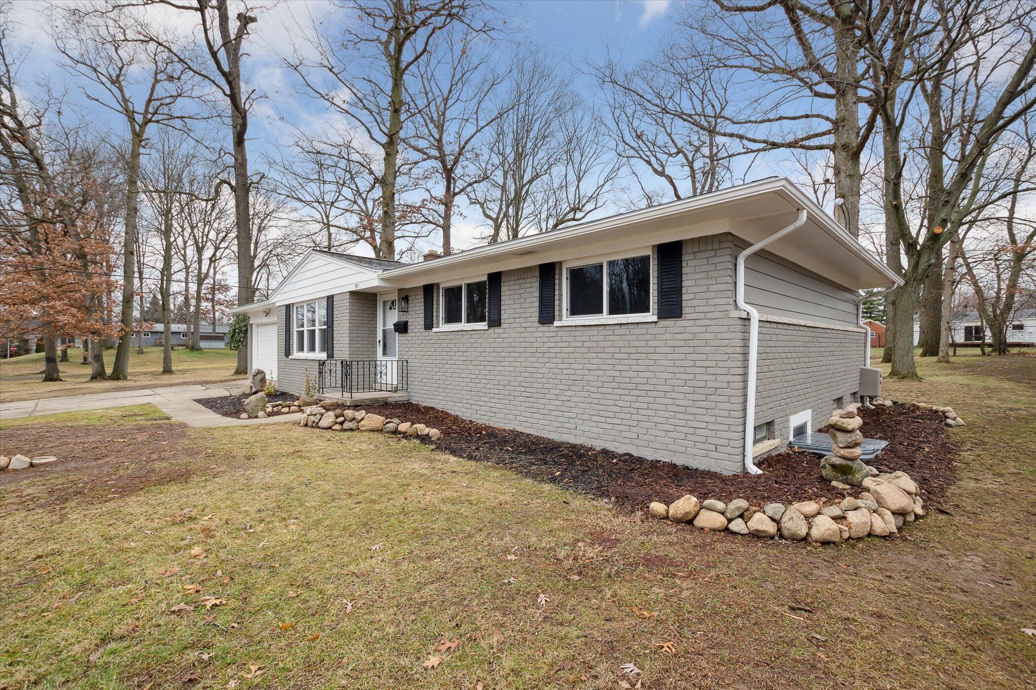 571 Christopher Road Jackson, MI 49203 - Photo 4 of 35 04-571-Christopher-Rd-Jackson-MI-49203-W