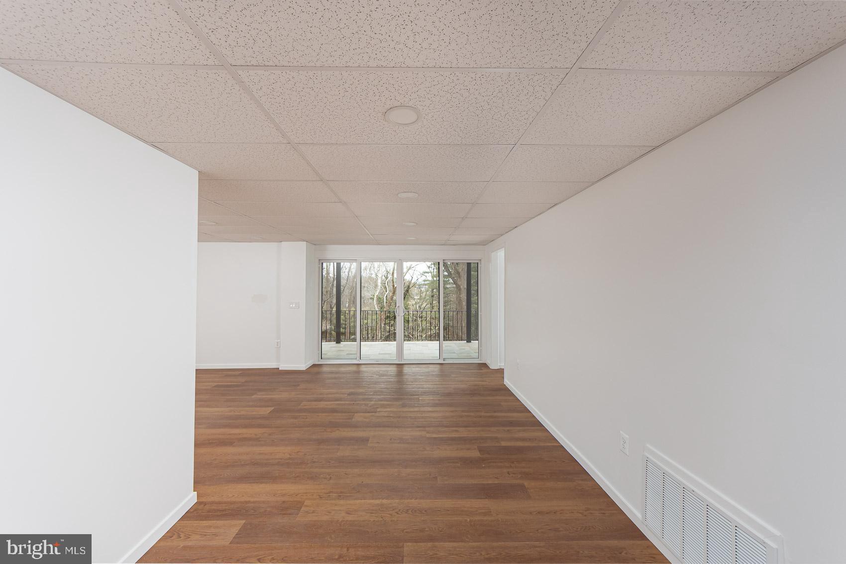 903 Ivy Hill Road Cockeysville, MD 21030 - Photo 77 of 100 Spacious, light-filled living area awaits you.