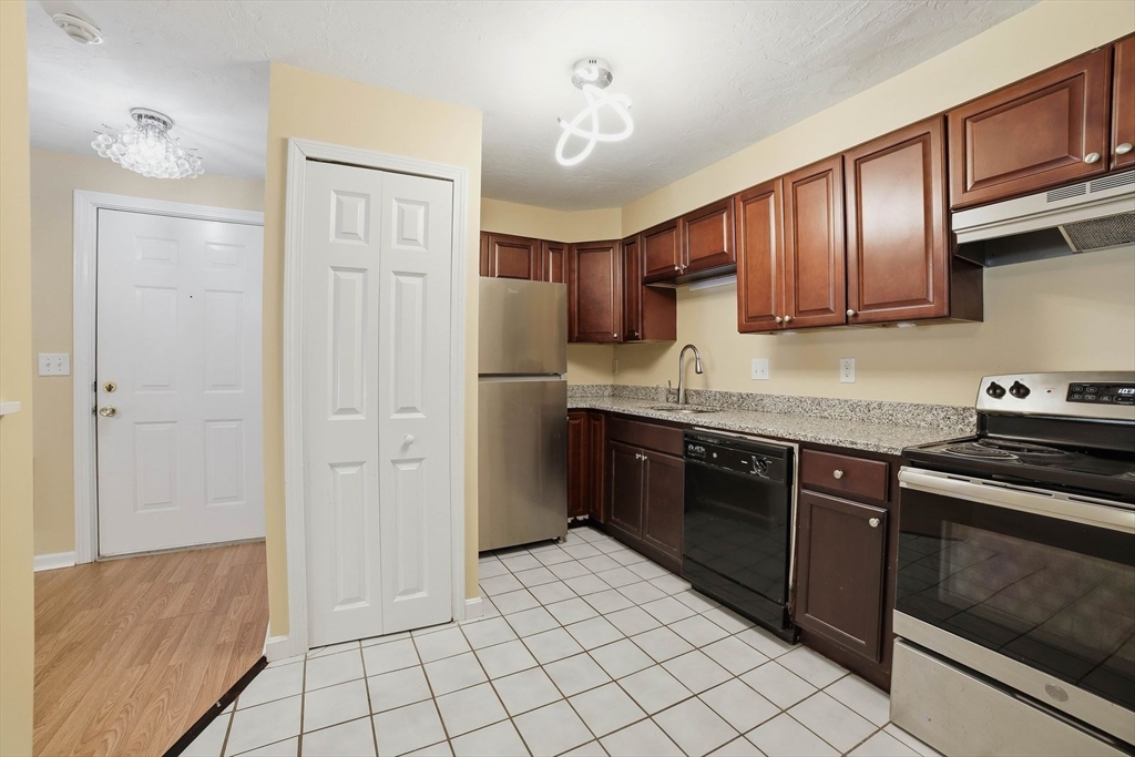 11 Gibbs Street, Unit B17 Worcester, MA 01607 - Photo 4 of 19