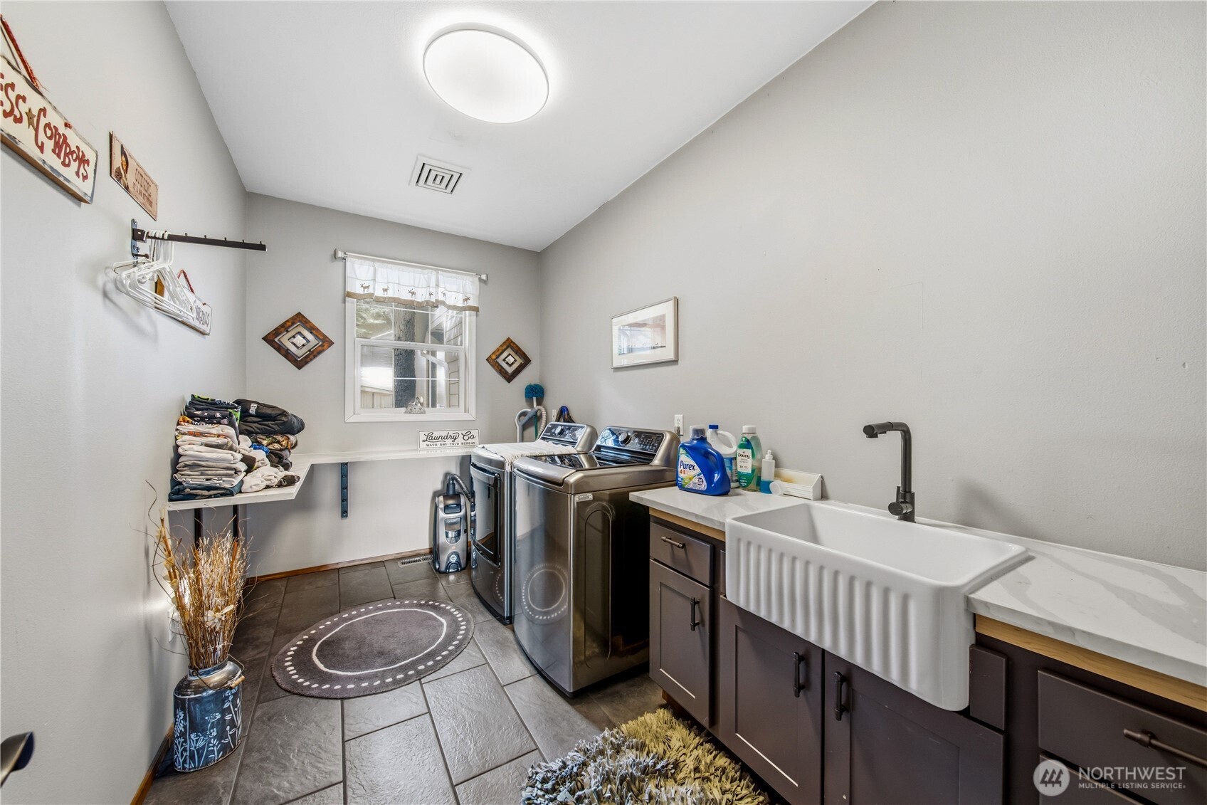 7516 Skinner Road Granite Falls, WA 98252 - Photo 28 of 40 a room with a washing machine and sink