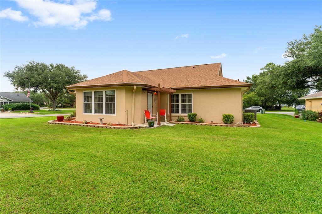 2121 Vindale Road Tavares, FL 32778 - Photo 33 of 37 a view of a house with backyard and garden