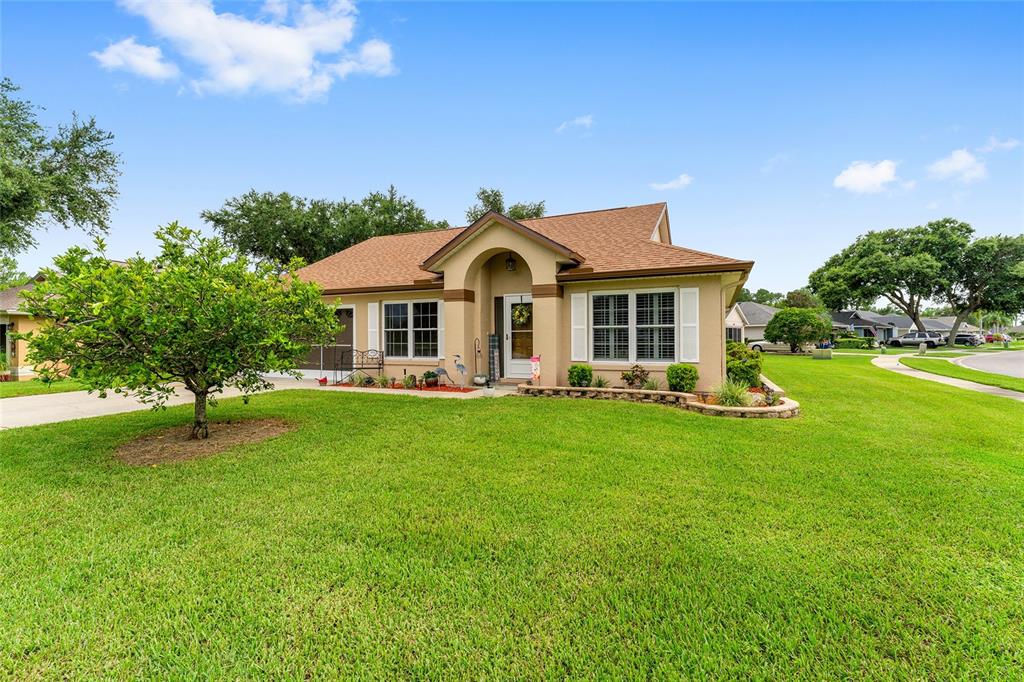 2121 Vindale Road Tavares, FL 32778 - Photo 36 of 37 a front view of a house with a garden