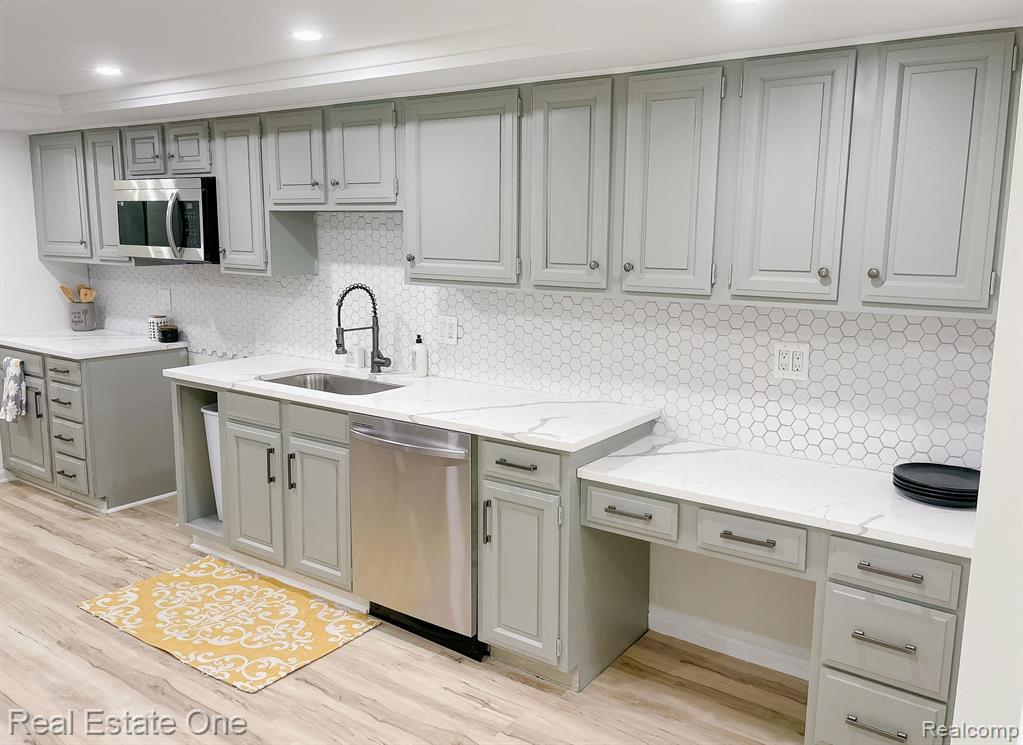 19710 West 13 Mile Road, Unit 106 Beverly Hills, MI 48025 - Photo 11 of 40