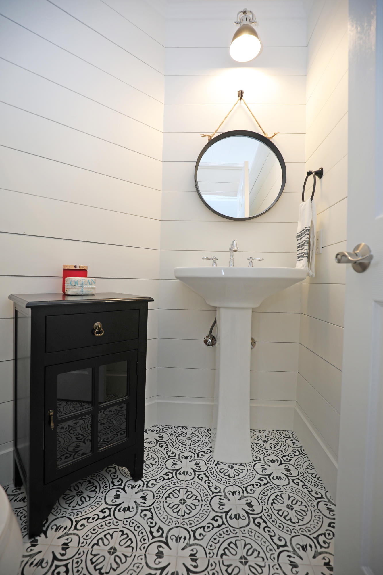 554 Springbrook Court Goleta, CA 93117 - Photo 6 of 17 Bathroom 1