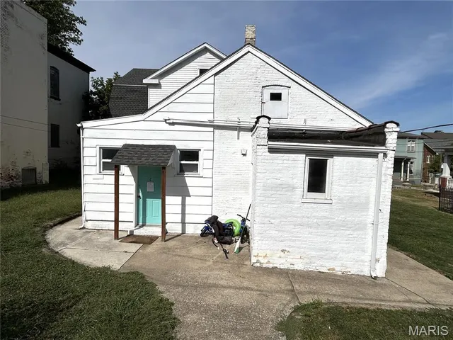 $269,999 | 208 South Charles Street, Belleville, IL 62220