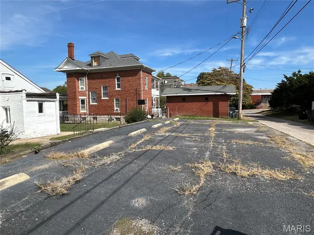 $269,999 | 208 South Charles Street, Belleville, IL 62220