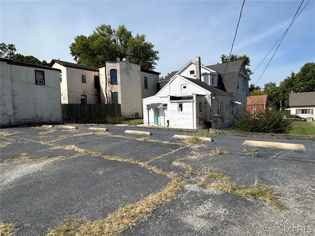 $269,999 | 208 South Charles Street, Belleville, IL 62220