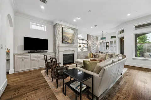 $899,000 | 1525 Early Lane, Houston, TX 77055