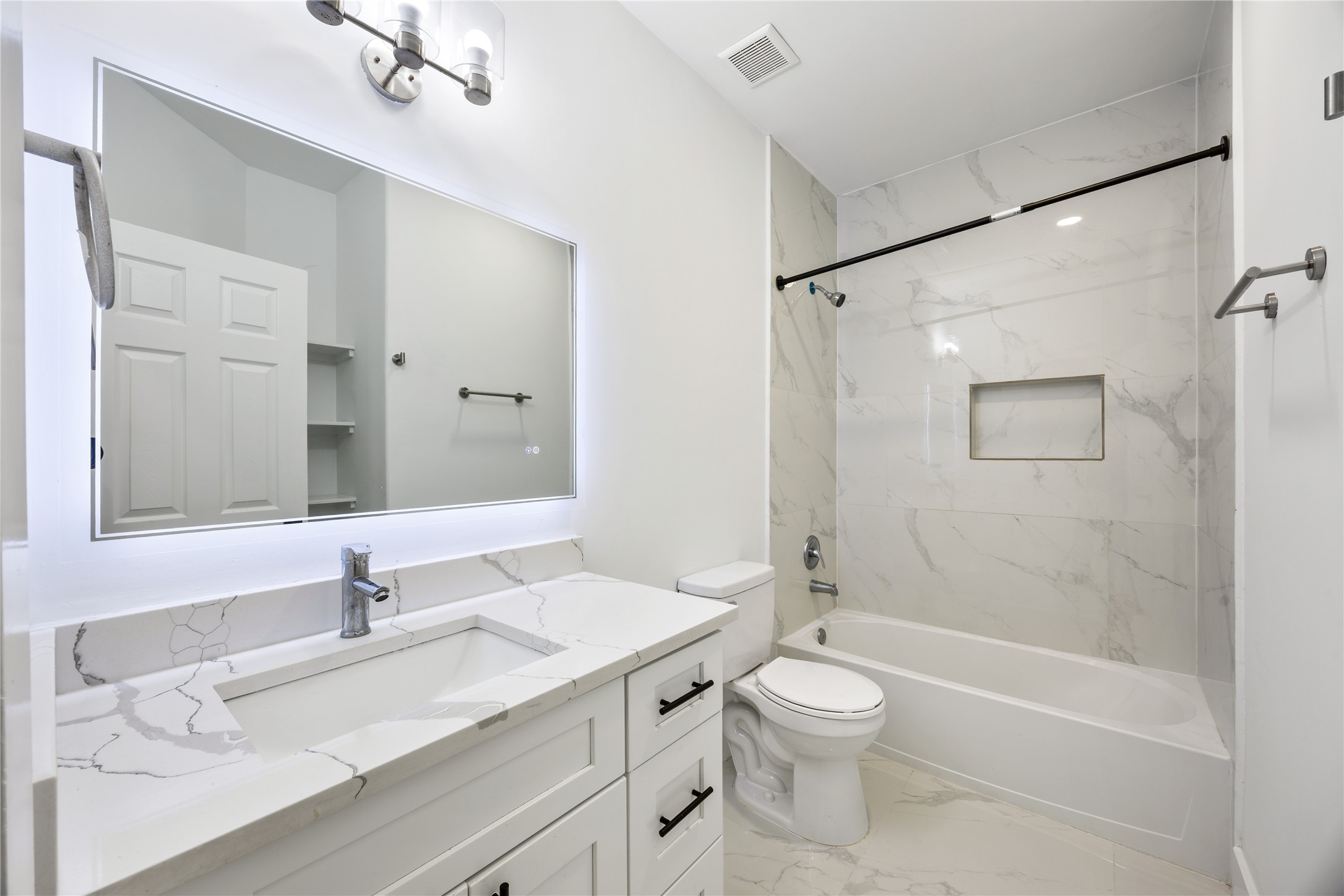 1121 Austin Street Rosenberg, TX 77471 - Photo 9 of 44