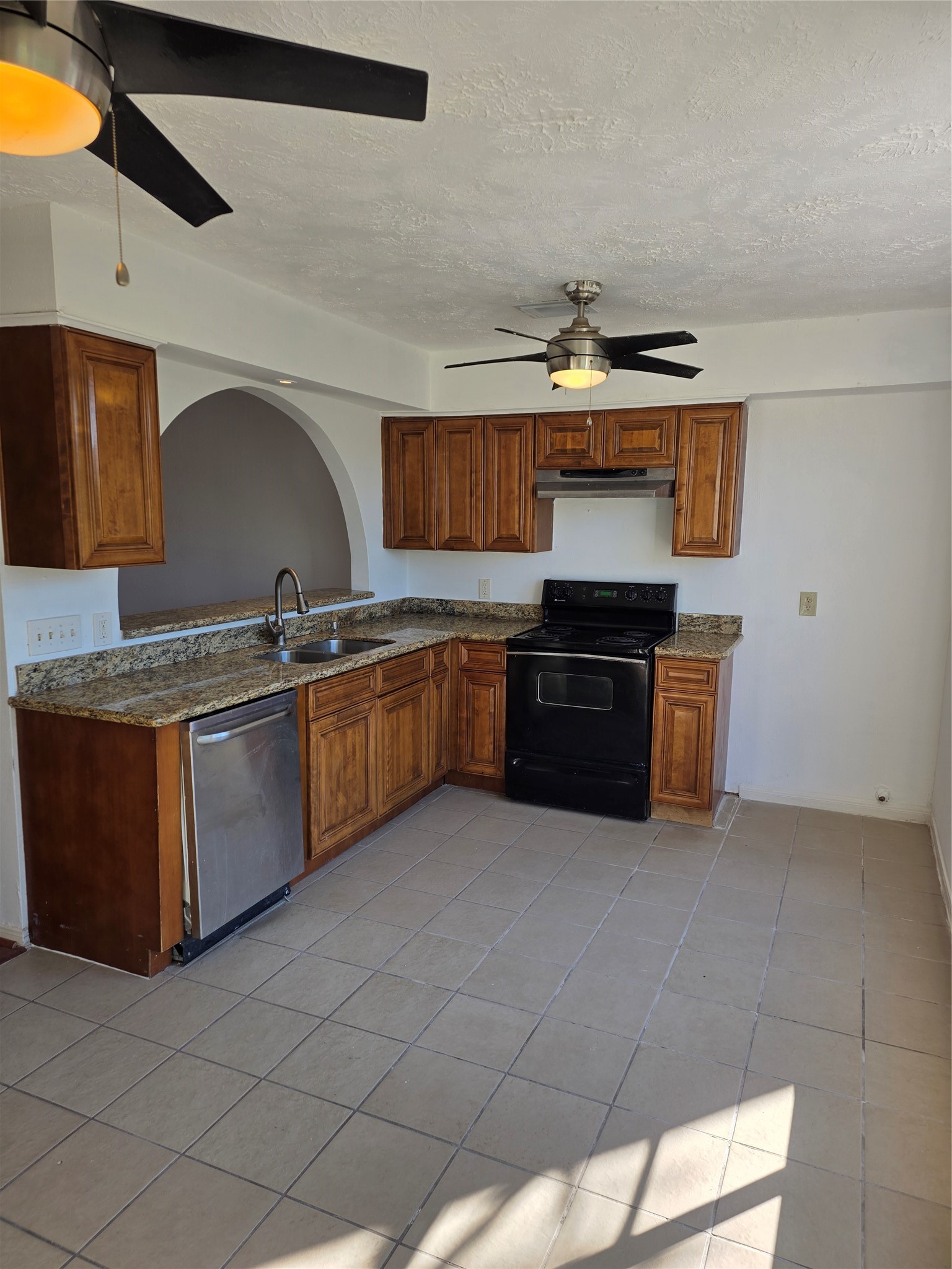 15906 Willbriar Lane Houston, TX 77489 - Photo 1 of 11 Kitchen