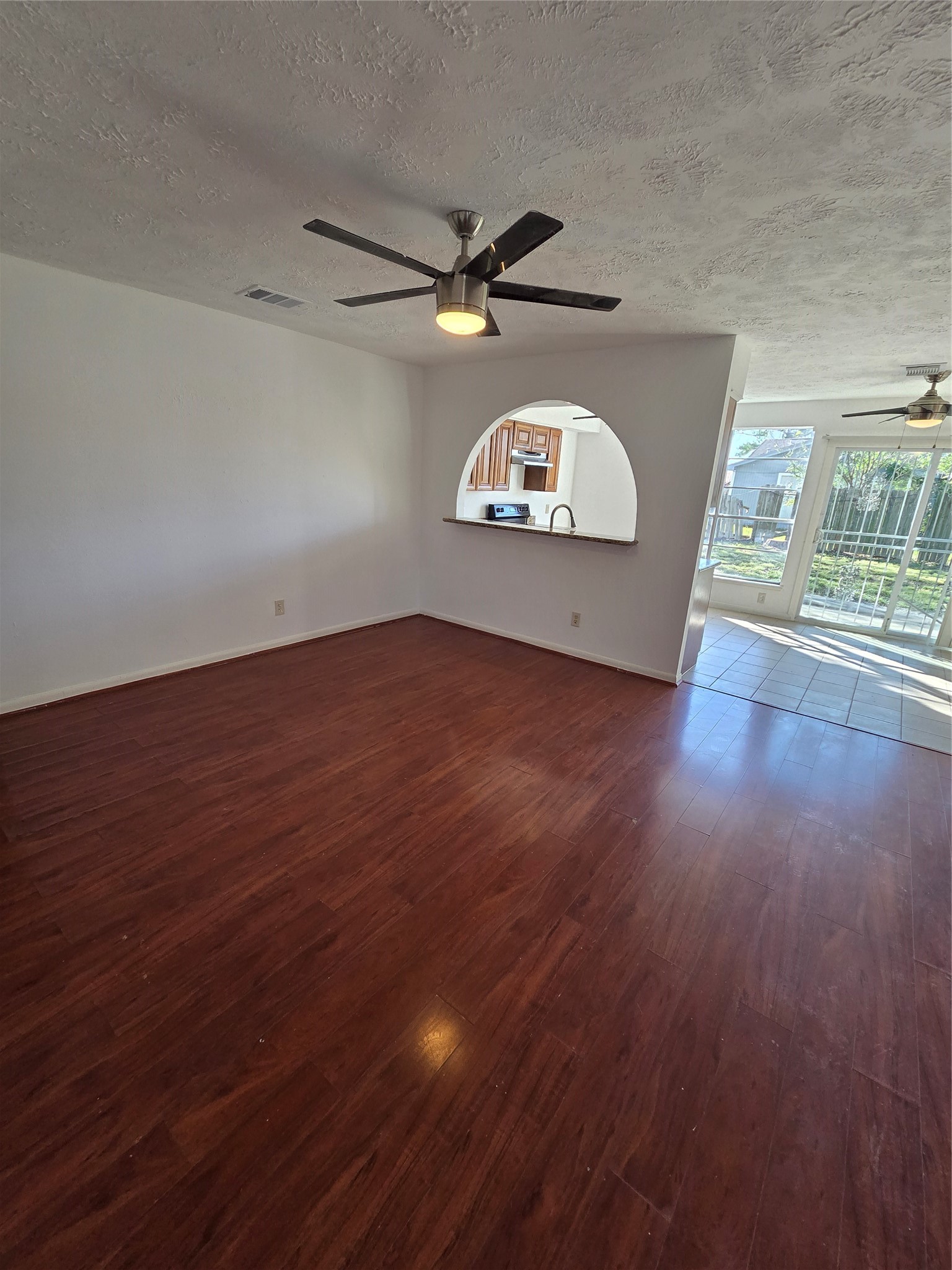 15906 Willbriar Lane Houston, TX 77489 - Photo 2 of 11 Living Room