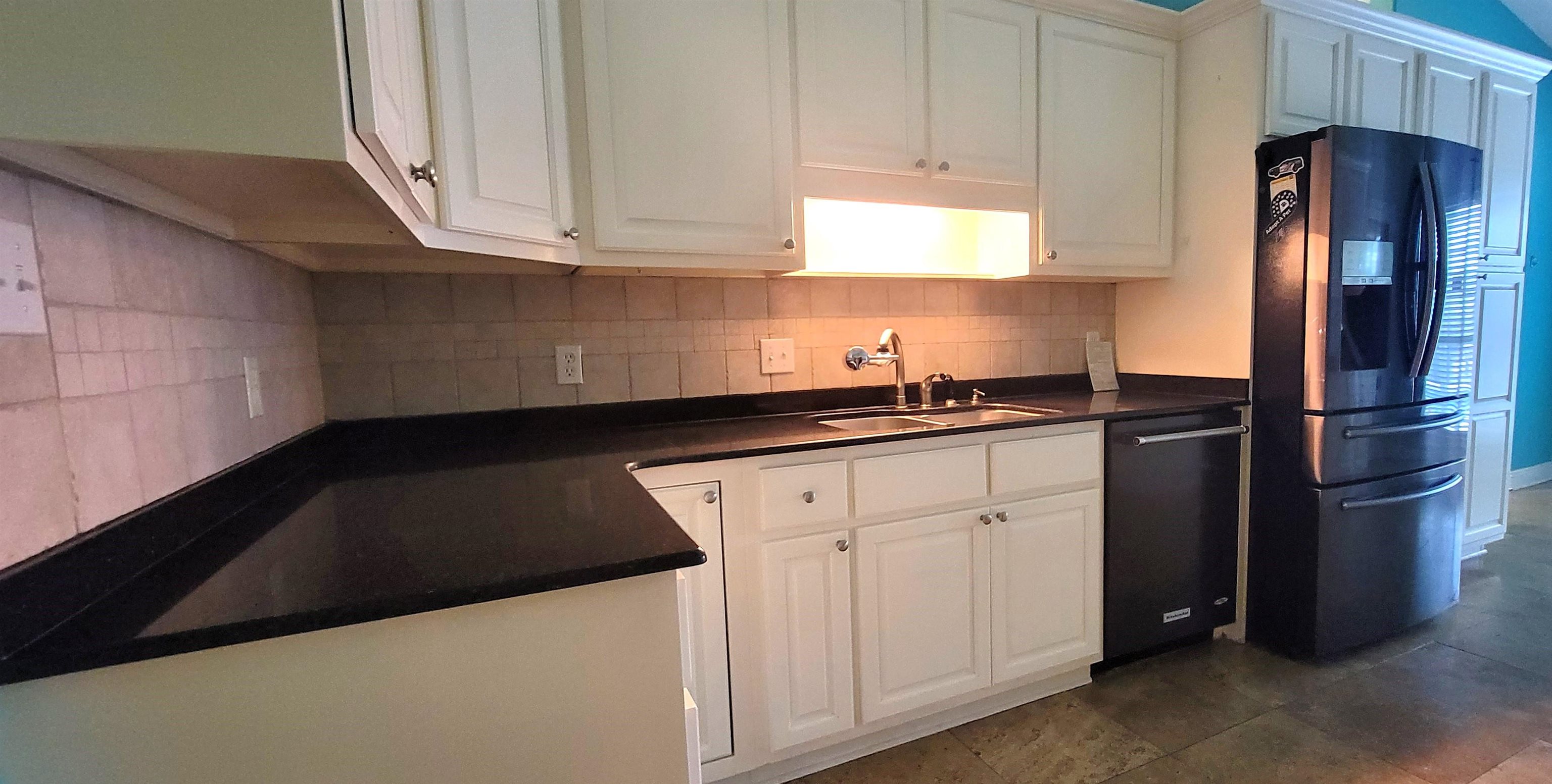 31821 River Road Orange Beach, AL 36561 - Photo 5 of 17 Kitchen