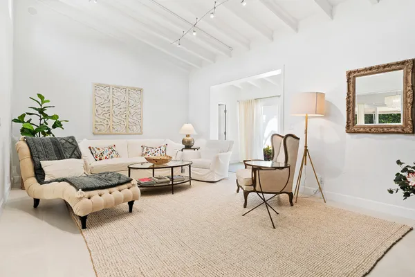 $10,000 | 224 Churchill Road, West Palm Beach, FL 33405