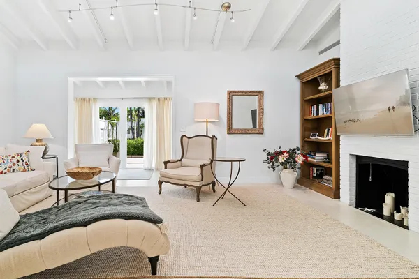 $10,000 | 224 Churchill Road, West Palm Beach, FL 33405