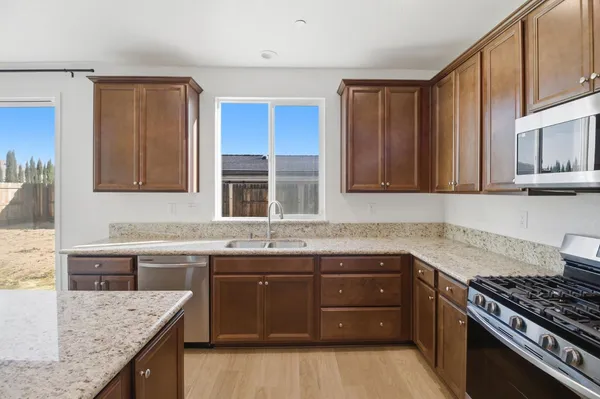 $574,999 | 1860 Trinity Court, Los Banos, CA 93635