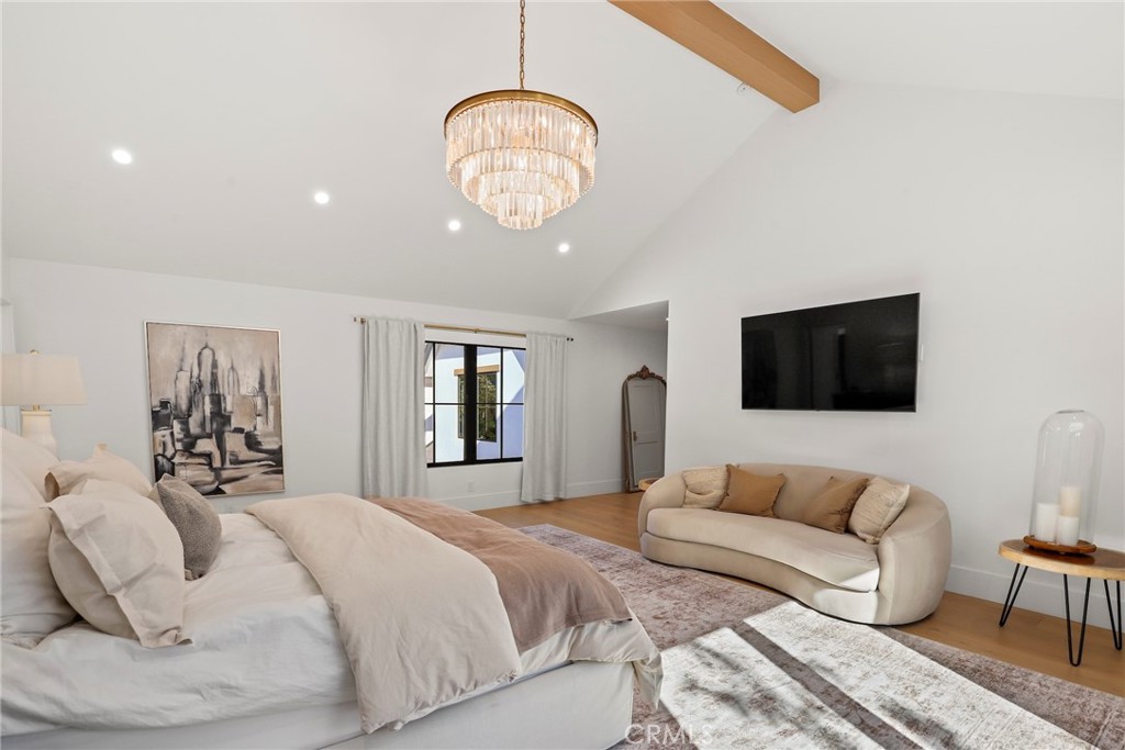 20630 Kingsboro Way Woodland Hills, CA 91364 - Photo 19 of 44 a spacious bedroom with a bed and glass window