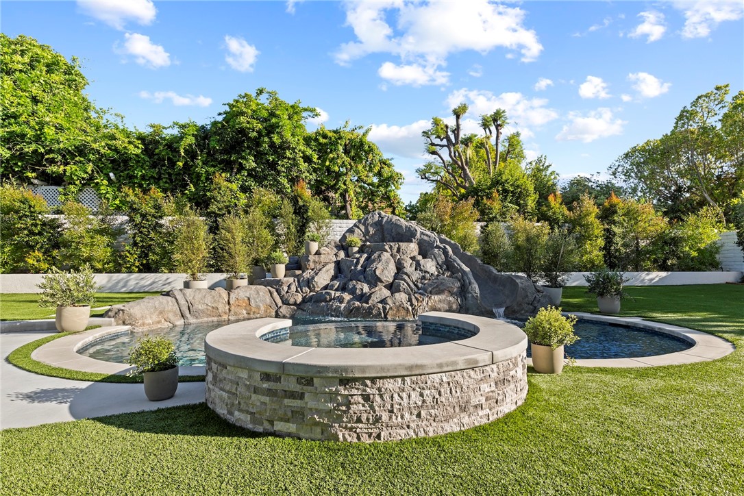 20630 Kingsboro Way Woodland Hills, CA 91364 - Photo 40 of 44 a view of a bird bath tub