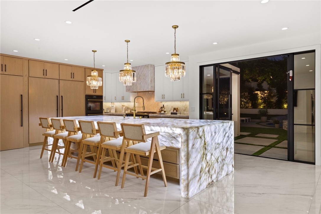 20630 Kingsboro Way Woodland Hills, CA 91364 - Photo 8 of 44 a view of a dining area with furniture