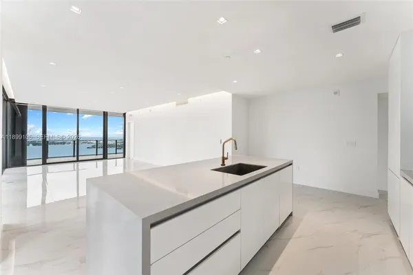 $3,250,000 | 700 Northeast 24th Street, Unit 5401, Miami, FL 33137