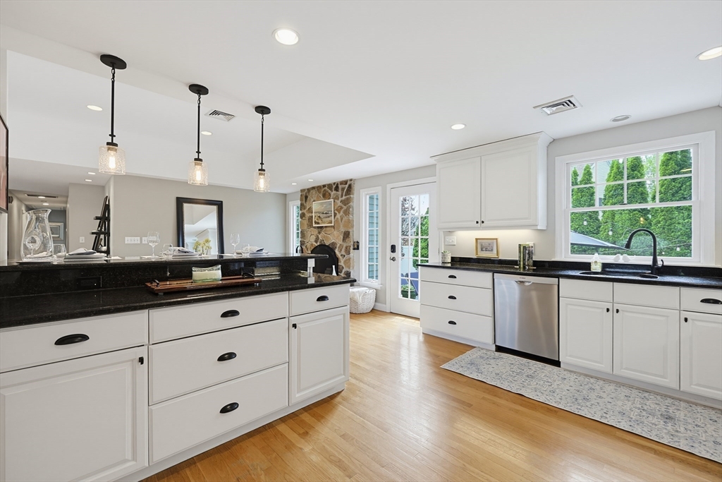 16 Mansion Road Wakefield, MA 01880 - Photo 13 of 42