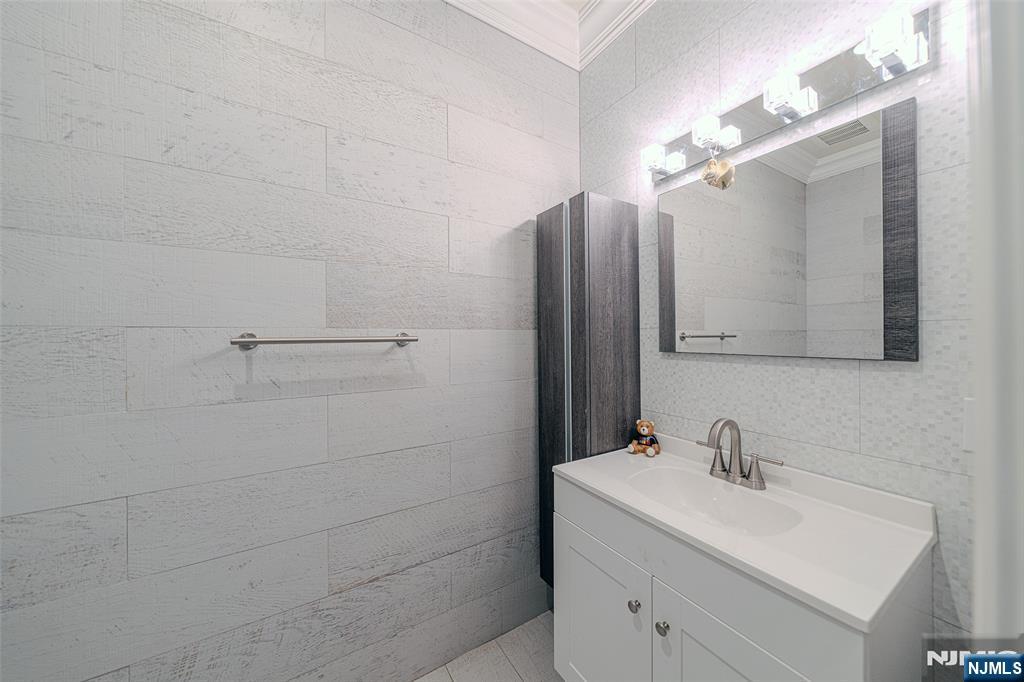 186 Hickory Lane Closter, NJ 07624 - Photo 14 of 49