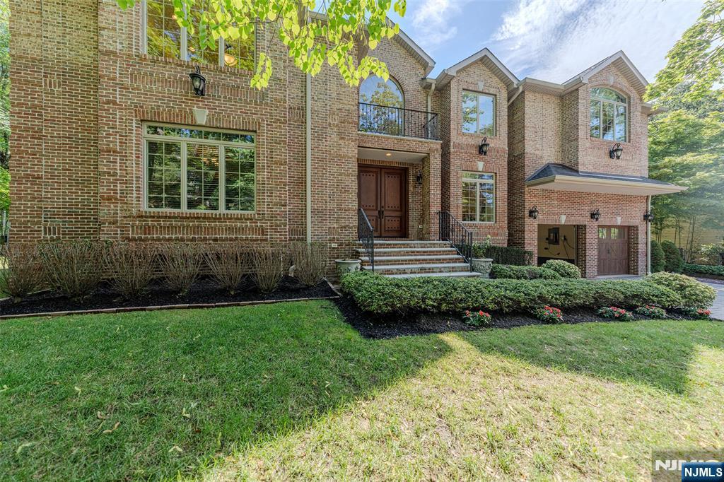 186 Hickory Lane Closter, NJ 07624 - Photo 2 of 49