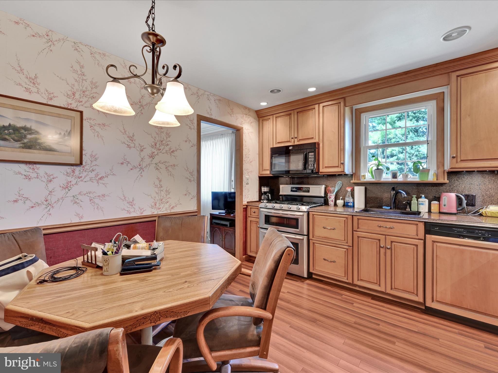 1955 Trolley Road York, PA 17408 - Photo 7 of 25 Kitchen/Dining