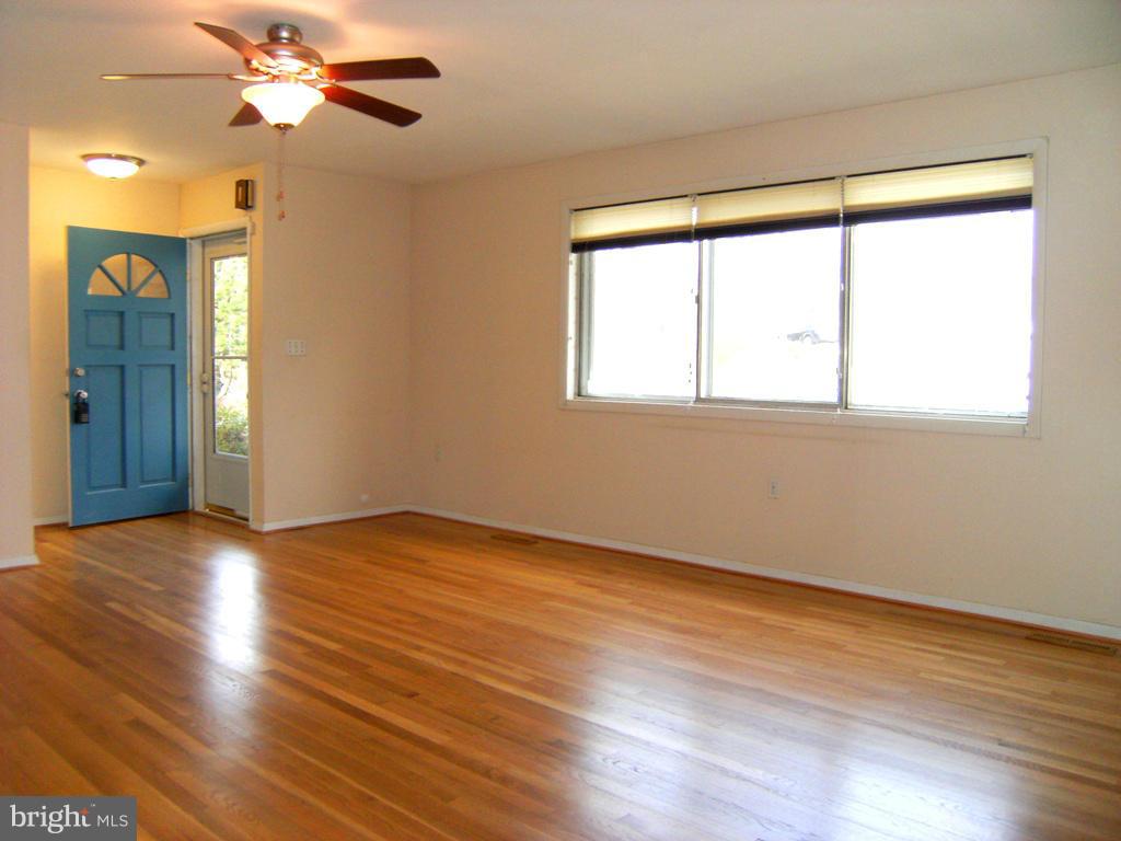 3317 Old Annapolis Road Laurel, MD 20724 - Photo 4 of 30 Living Room