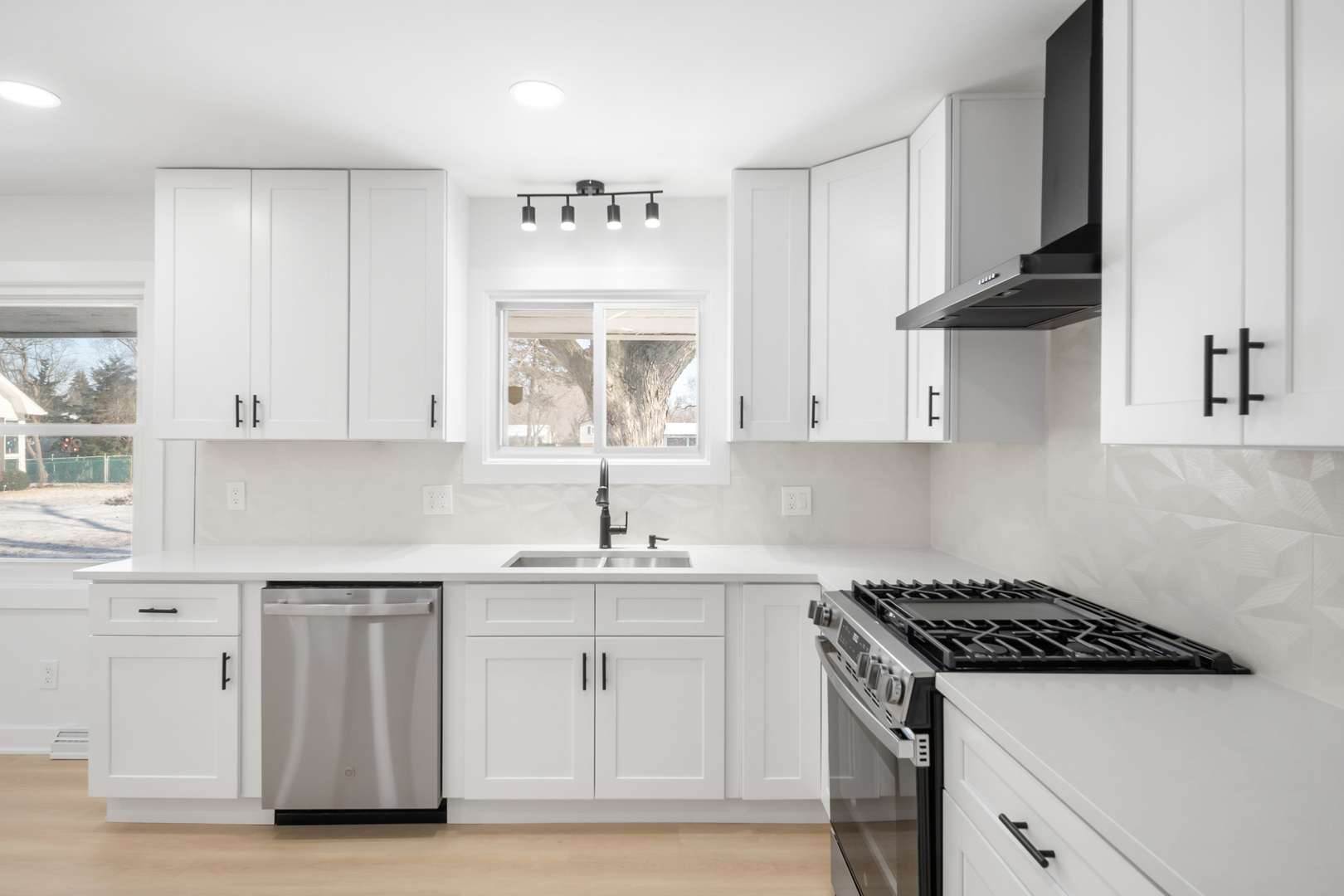 1734 Rosedale Court Aurora, IL 60506 - Photo 6 of 35