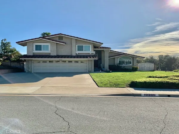 a front view of house with yard