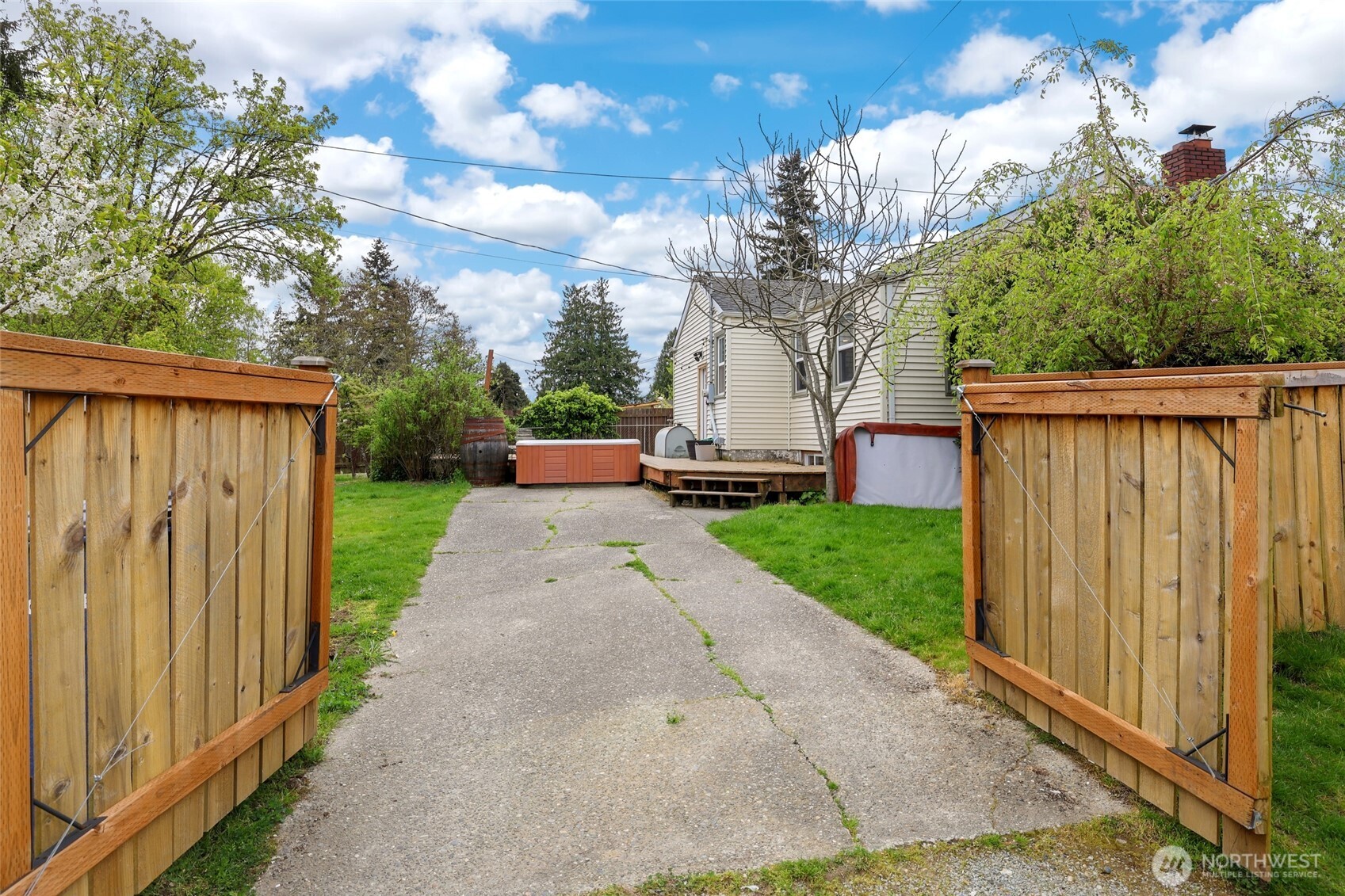 11406 12th Avenue Southwest Seattle, WA 98146 - Photo 29 of 30 a front view of a house having yard