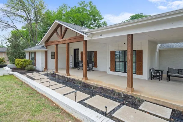$1,350,000 | 1704 Silverside Drive, Grapevine, TX 76051