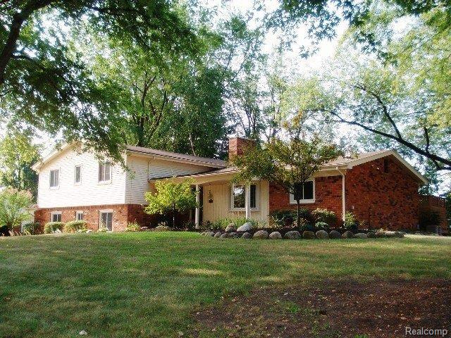 4204 Fieldbrook Road West Bloomfield, MI 48323 - Photo 3 of 22 front