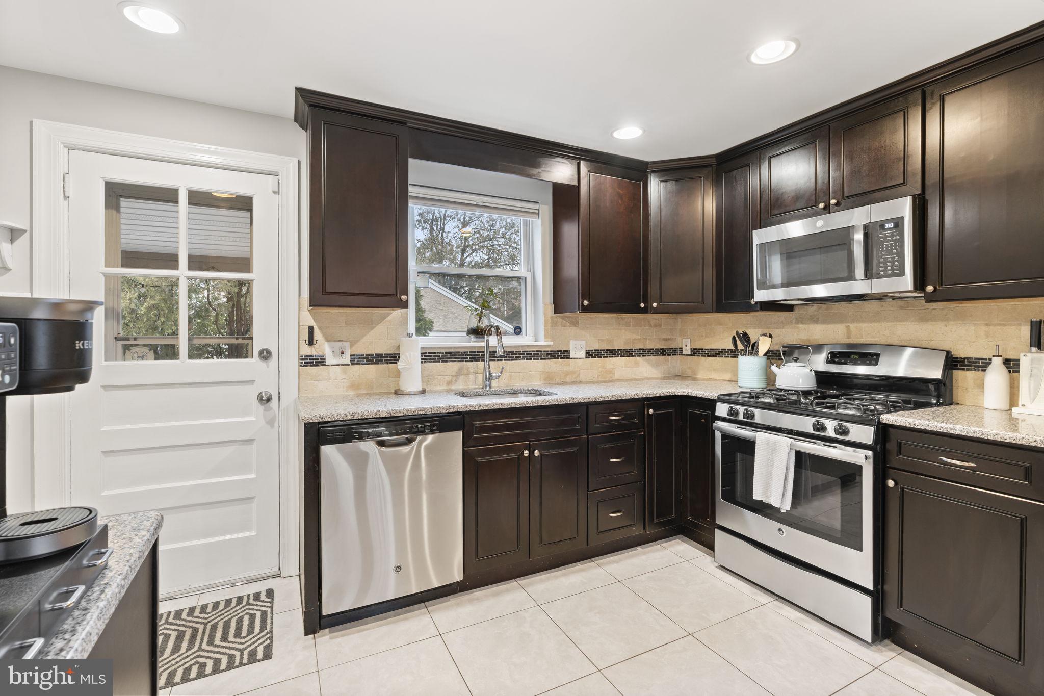 222 Wickford Road Havertown, PA 19083 - Photo 12 of 35