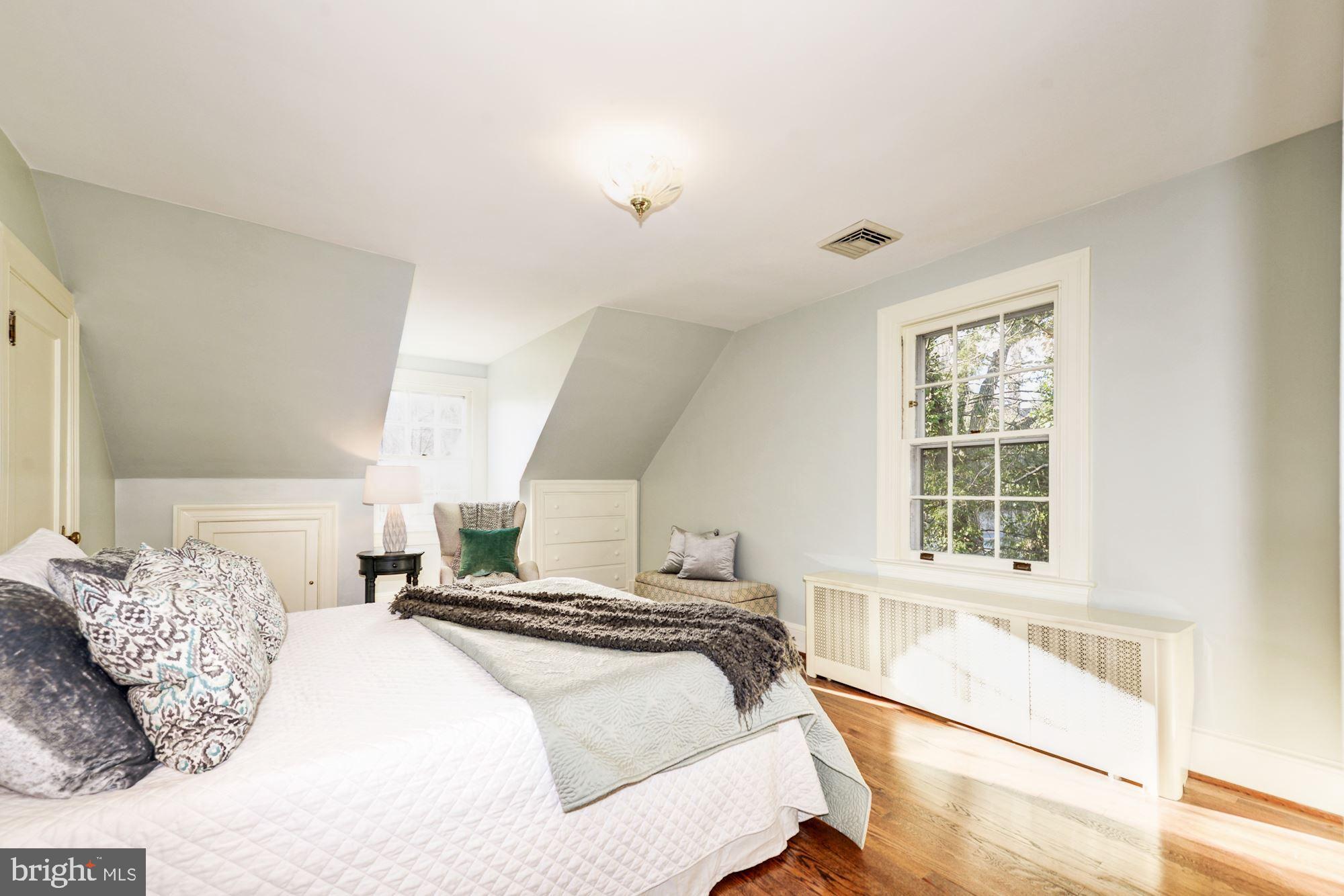 1705 Russell Road Alexandria, VA 22301 - Photo 22 of 39 Master Bedroom