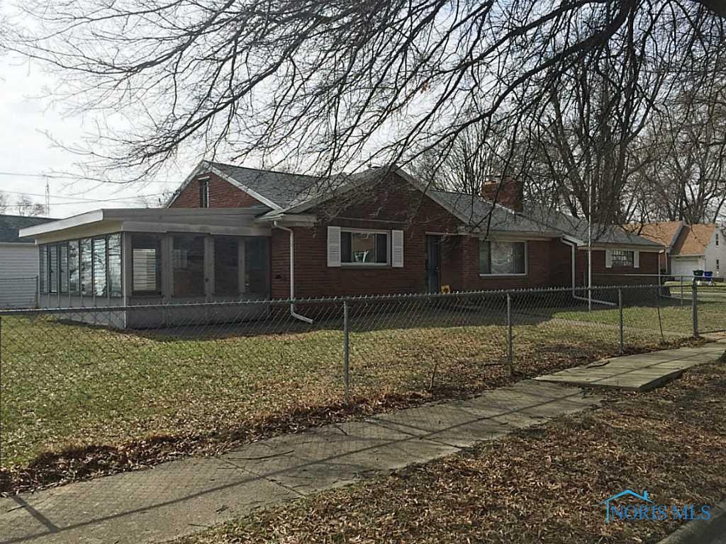 2159 Fairfax Road Toledo, OH 43613 - Photo 1 of 15 Exterior Front.