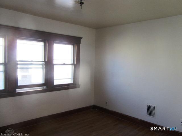 27 Blake Street New Haven, CT 06511 - Photo 11 of 15 3rd Floor tenants (Before tenants)