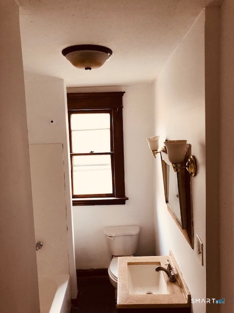 27 Blake Street New Haven, CT 06511 - Photo 8 of 15 2nd floor Bathroom