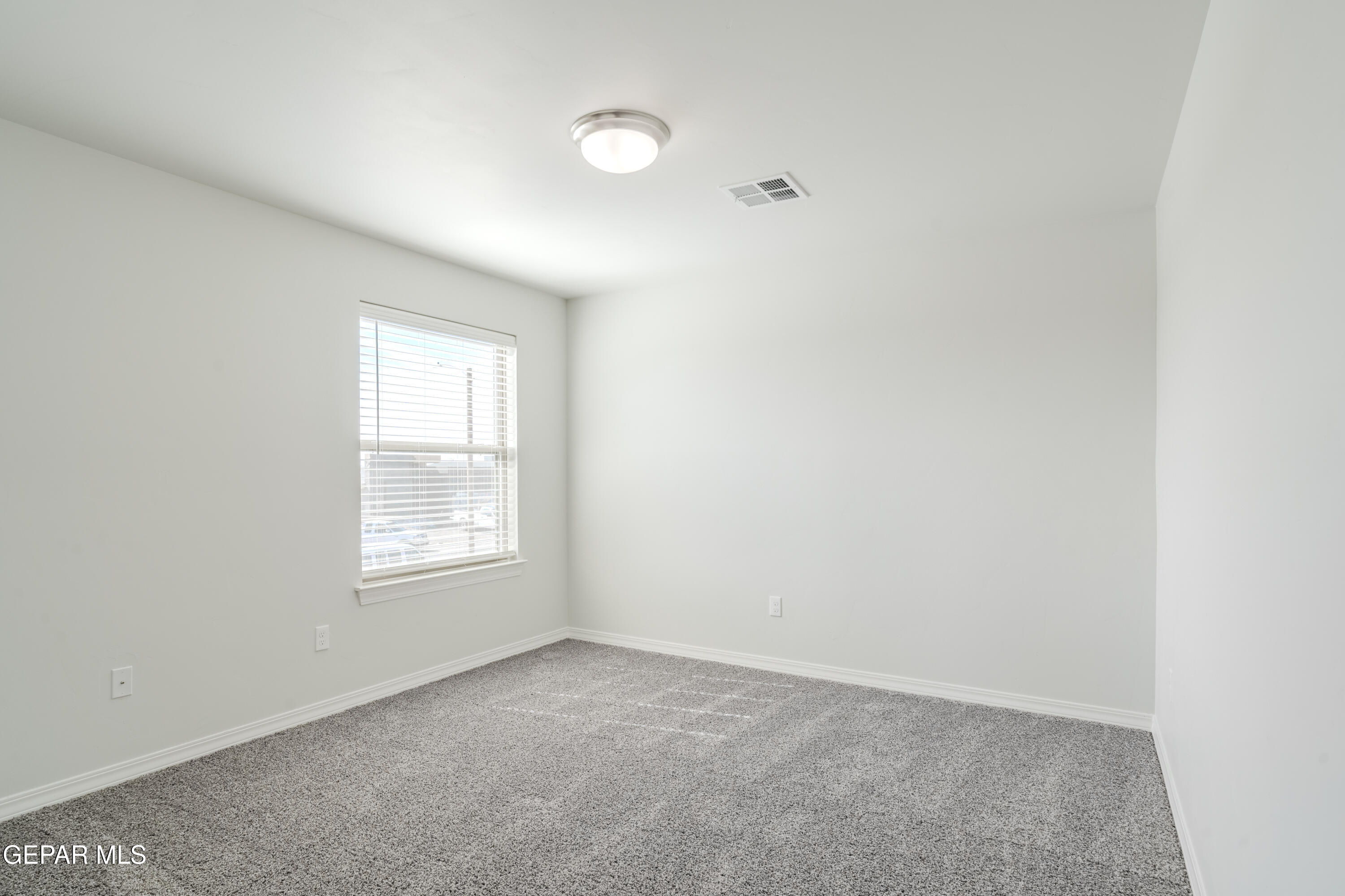 985 Barbara Avenue Socorro, TX 79927 - Photo 25 of 29 an empty room with a window